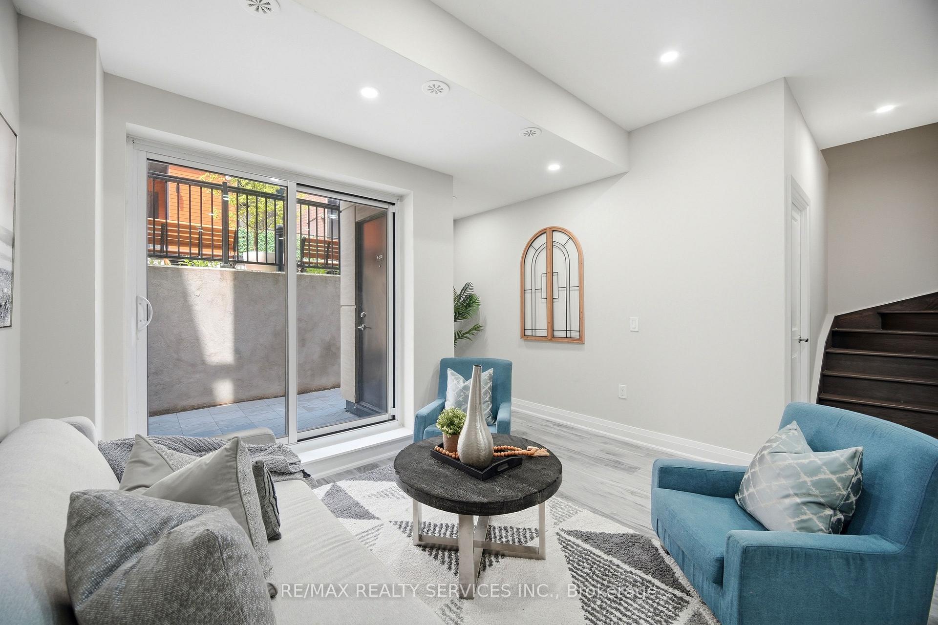 Photo 10 of Unit 302, 26 Coles Avenue, Vaughan, Vaughan Grove — HOMEH