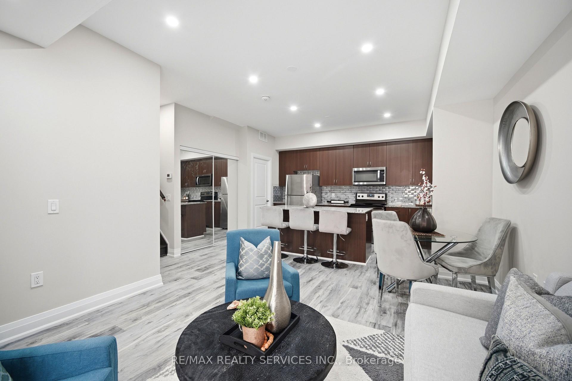 Photo 11 of Unit 302, 26 Coles Avenue, Vaughan, Vaughan Grove — HOMEH