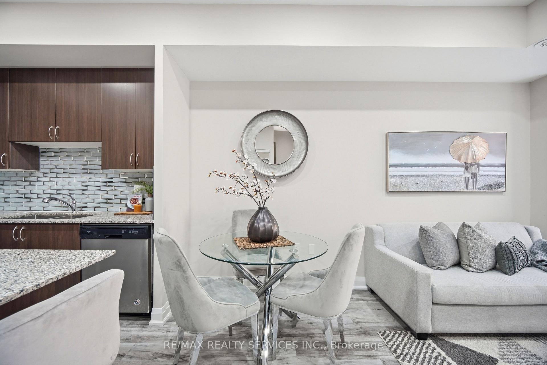 Photo 12 of Unit 302, 26 Coles Avenue, Vaughan, Vaughan Grove — HOMEH