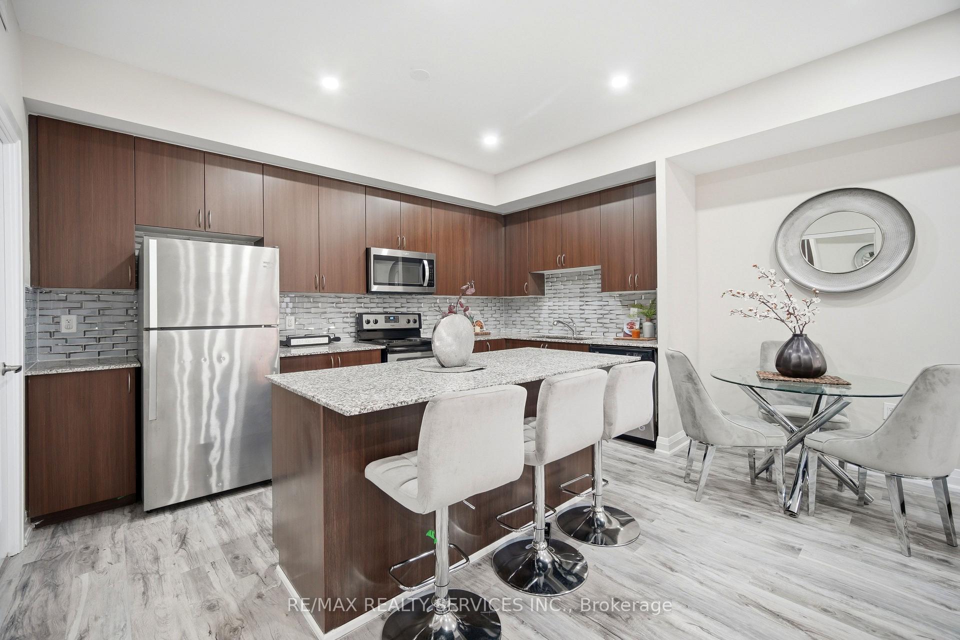 Photo 14 of Unit 302, 26 Coles Avenue, Vaughan, Vaughan Grove — HOMEH
