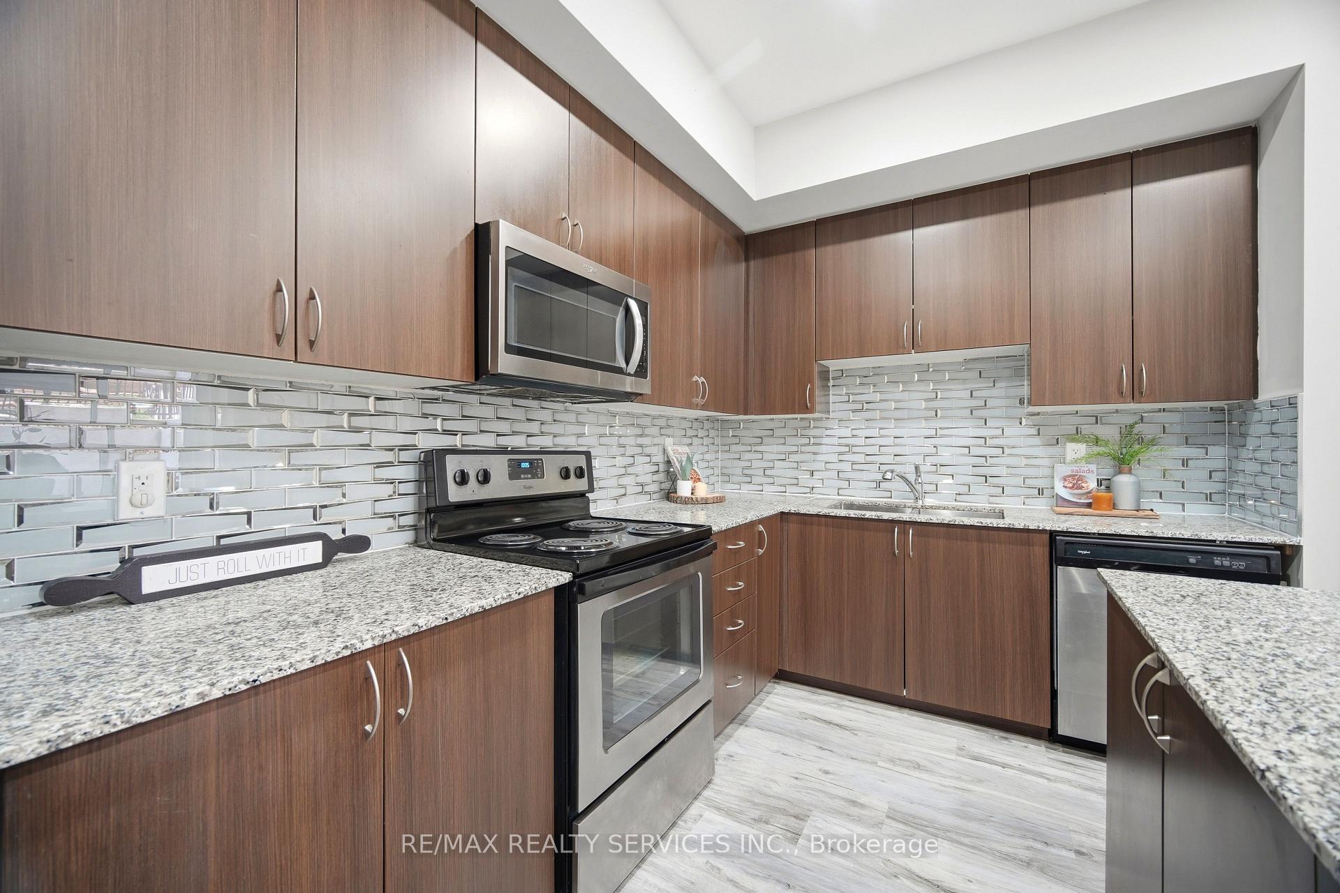 Photo 16 of Unit 302, 26 Coles Avenue, Vaughan, Vaughan Grove — HOMEH