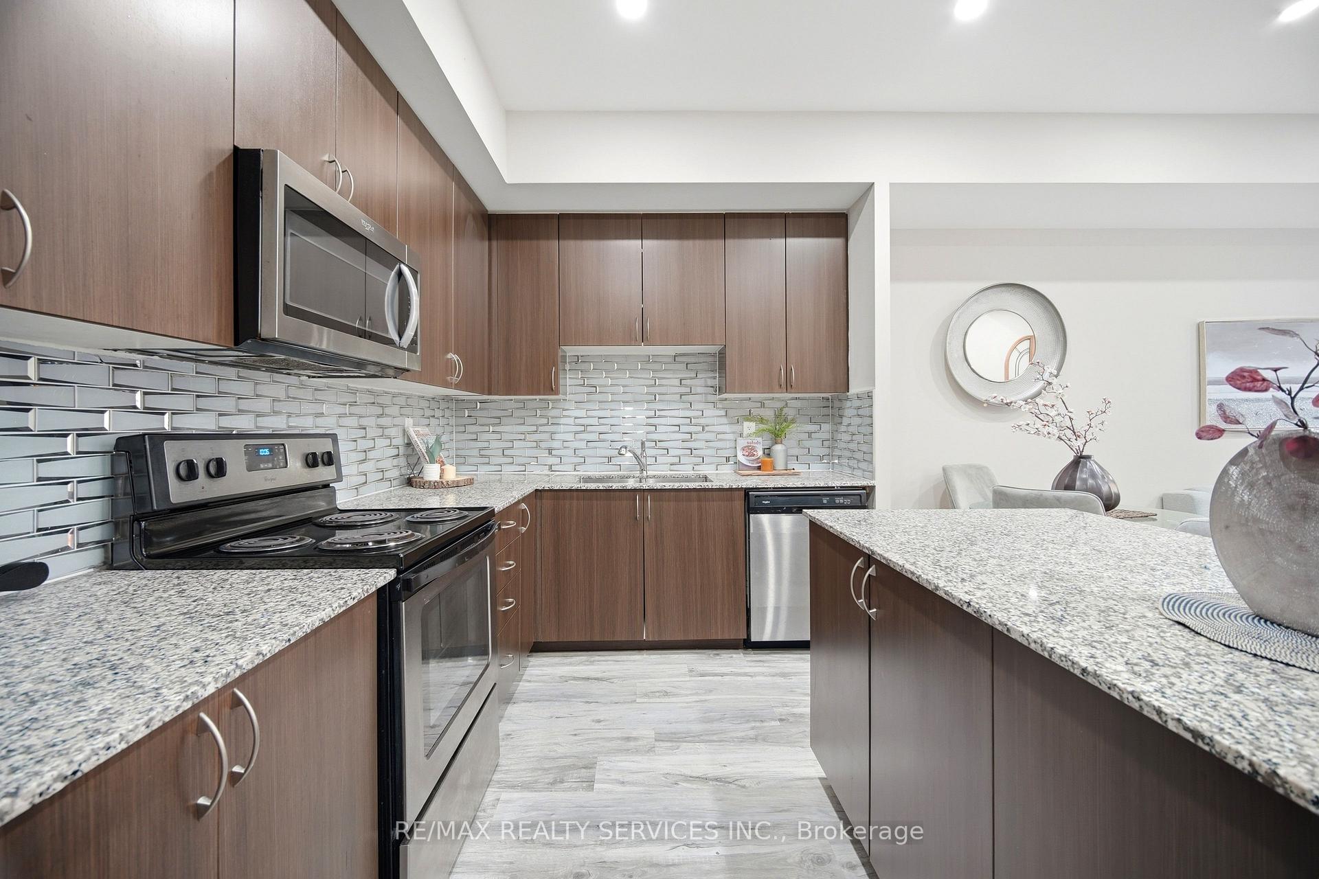 Photo 17 of Unit 302, 26 Coles Avenue, Vaughan, Vaughan Grove — HOMEH