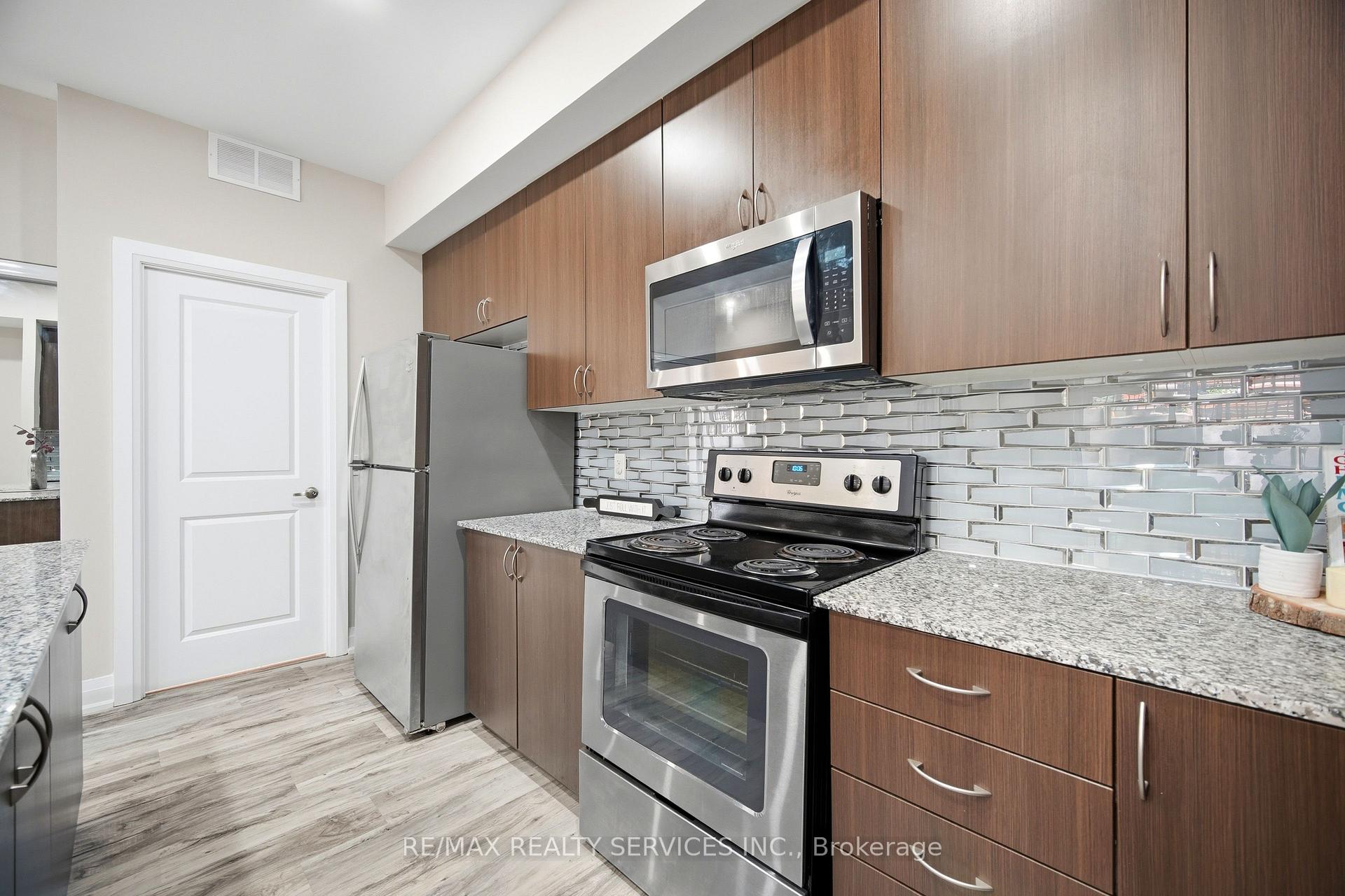 Photo 19 of Unit 302, 26 Coles Avenue, Vaughan, Vaughan Grove — HOMEH