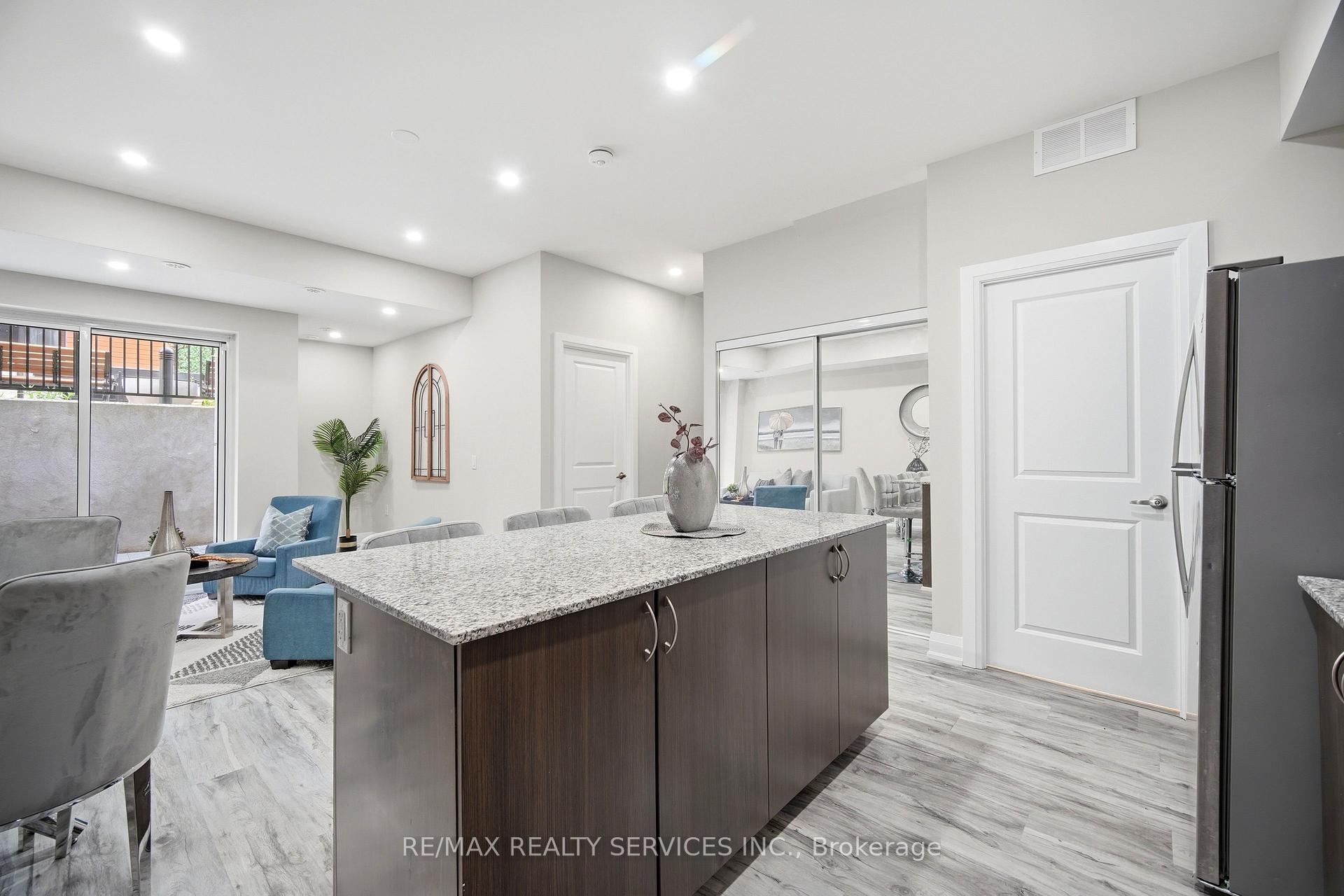 Photo 20 of Unit 302, 26 Coles Avenue, Vaughan, Vaughan Grove — HOMEH