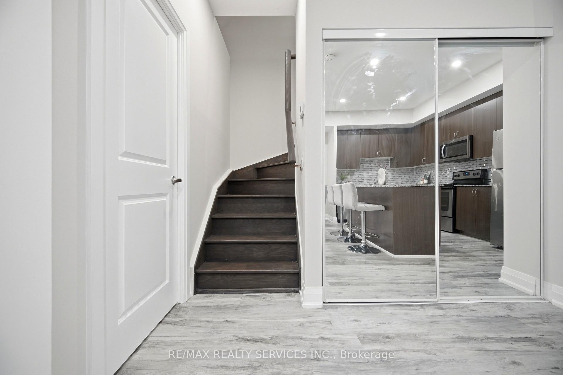 Photo 22 of Unit 302, 26 Coles Avenue, Vaughan, Vaughan Grove — HOMEH