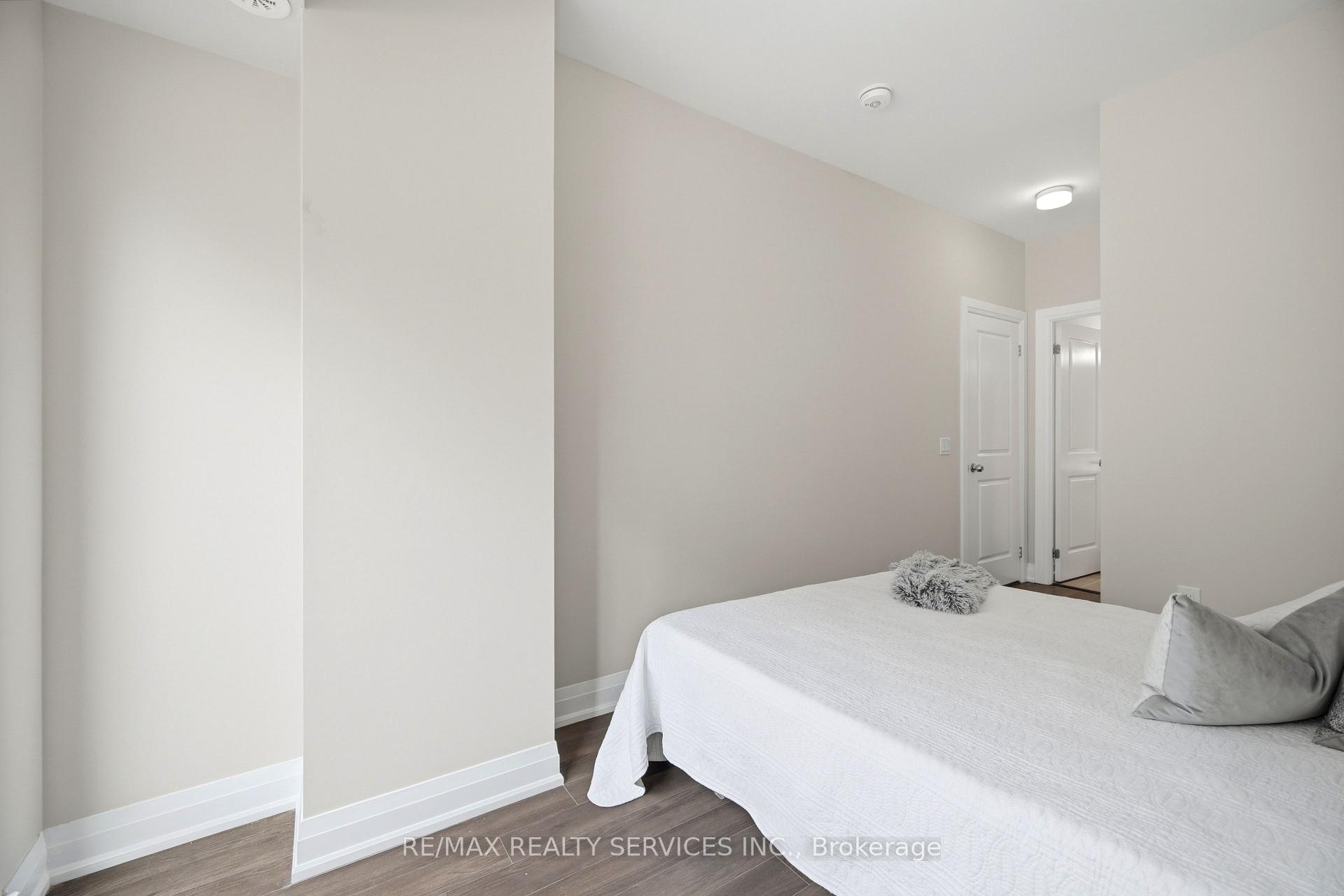 Photo 26 of Unit 302, 26 Coles Avenue, Vaughan, Vaughan Grove — HOMEH