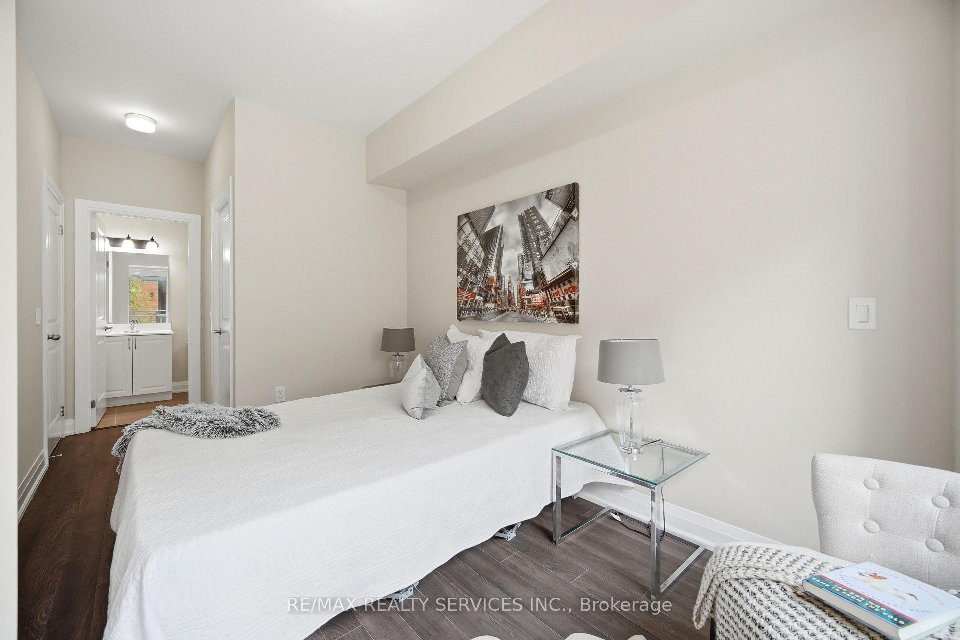 Photo 27 of Unit 302, 26 Coles Avenue, Vaughan, Vaughan Grove — HOMEH
