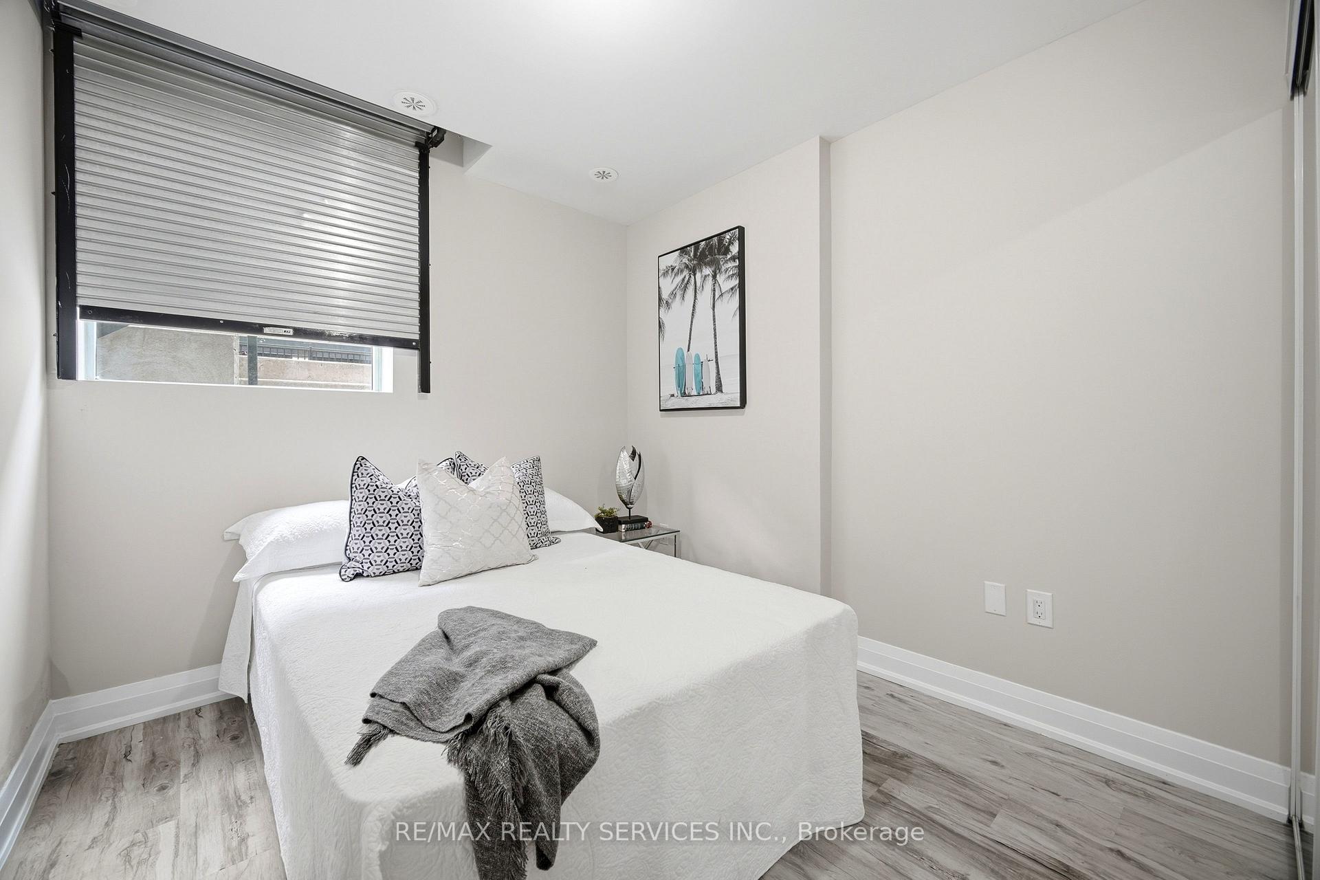 Photo 36 of Unit 302, 26 Coles Avenue, Vaughan, Vaughan Grove — HOMEH