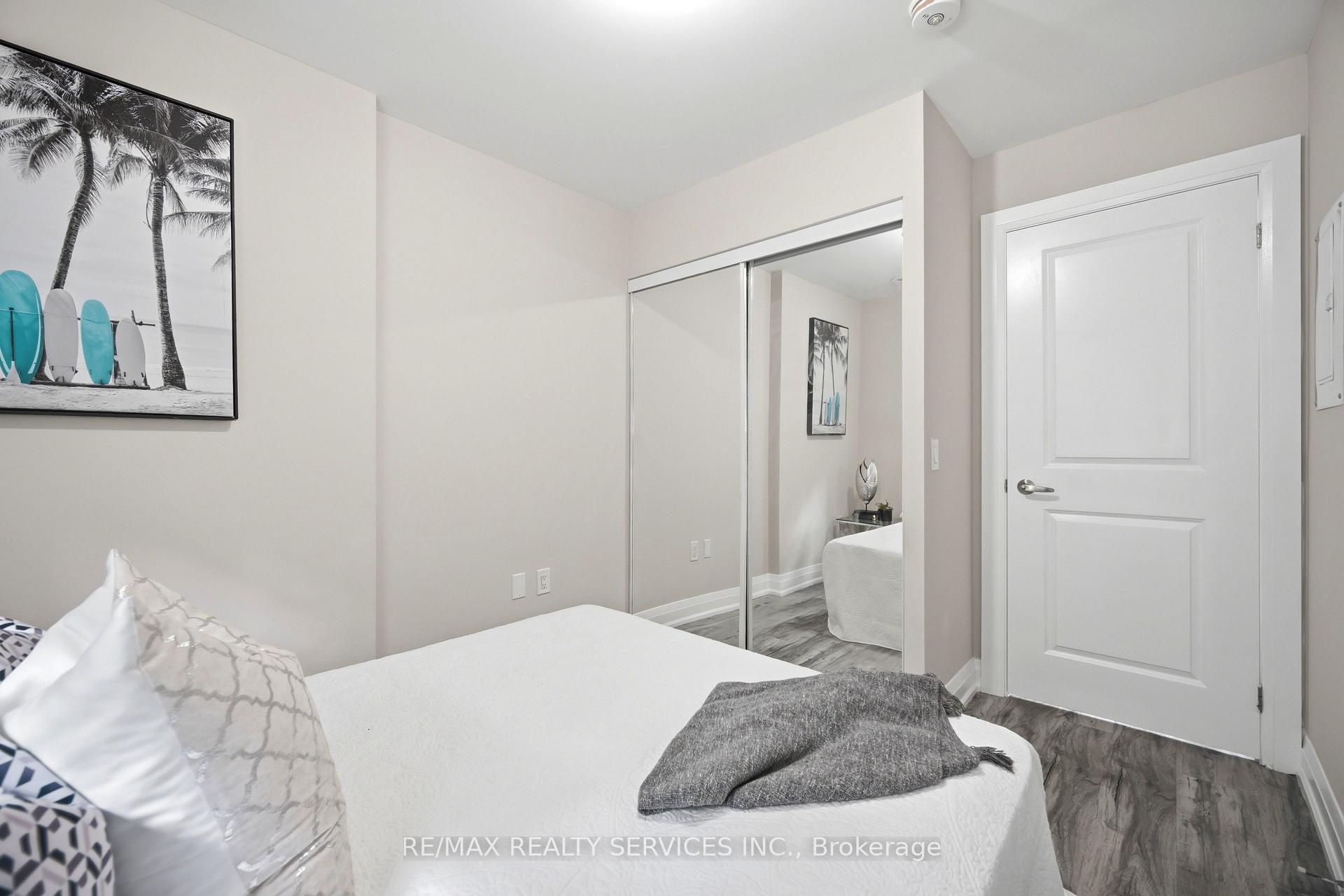 Photo 37 of Unit 302, 26 Coles Avenue, Vaughan, Vaughan Grove — HOMEH