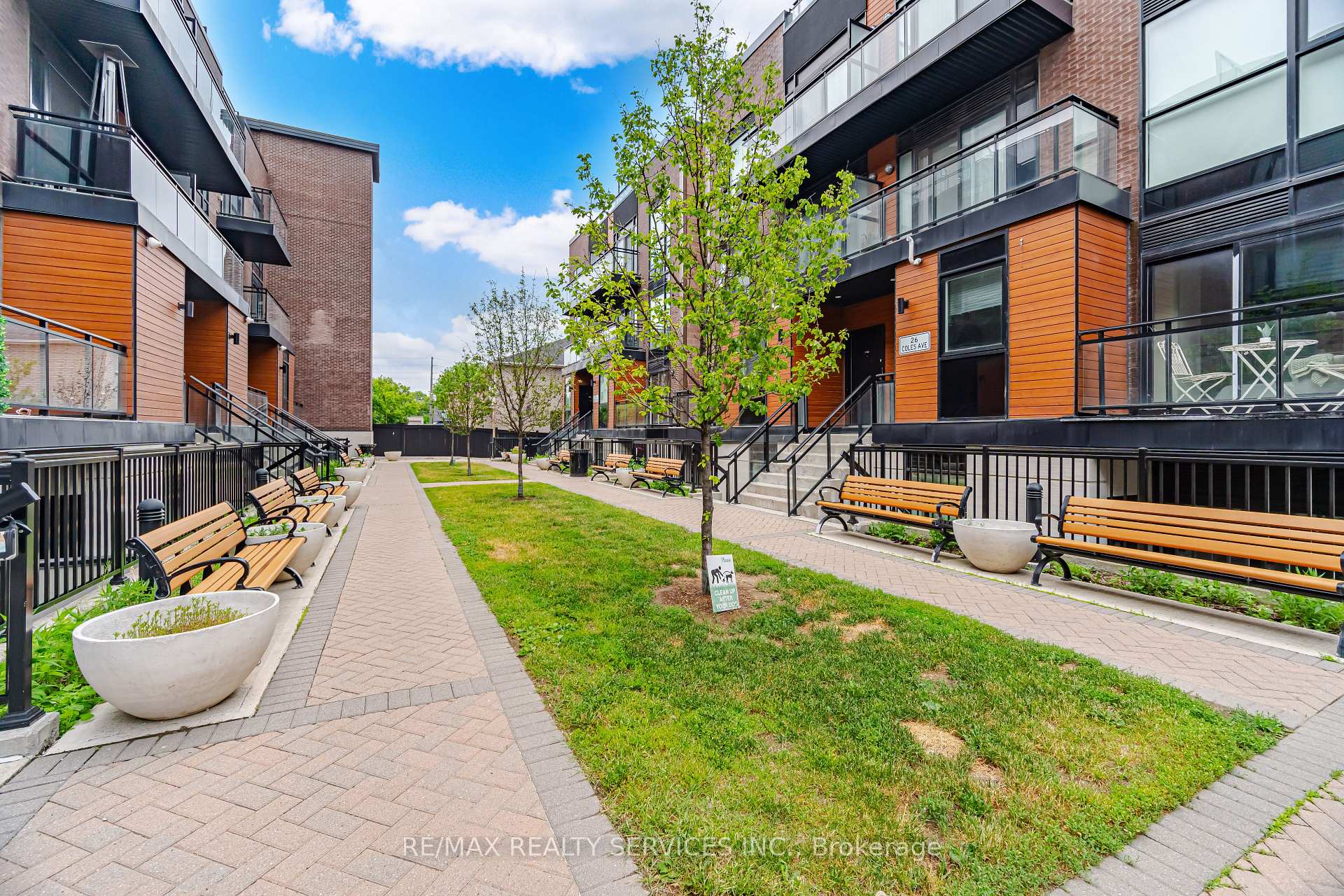 Photo 40 of Unit 302, 26 Coles Avenue, Vaughan, Vaughan Grove — HOMEH