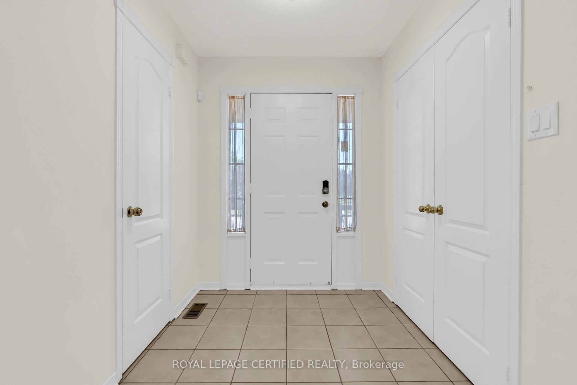 Photo 4 of 13 Heartleaf Crescent, Brampton, Fletcher's Meadow — HOMEH
