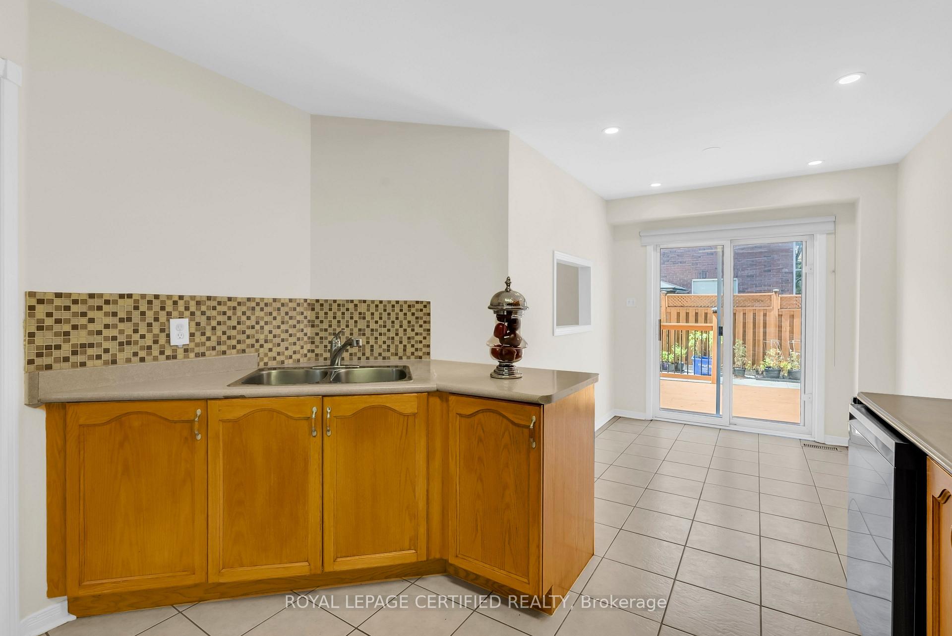 Photo 14 of 13 Heartleaf Crescent, Brampton, Fletcher's Meadow — HOMEH