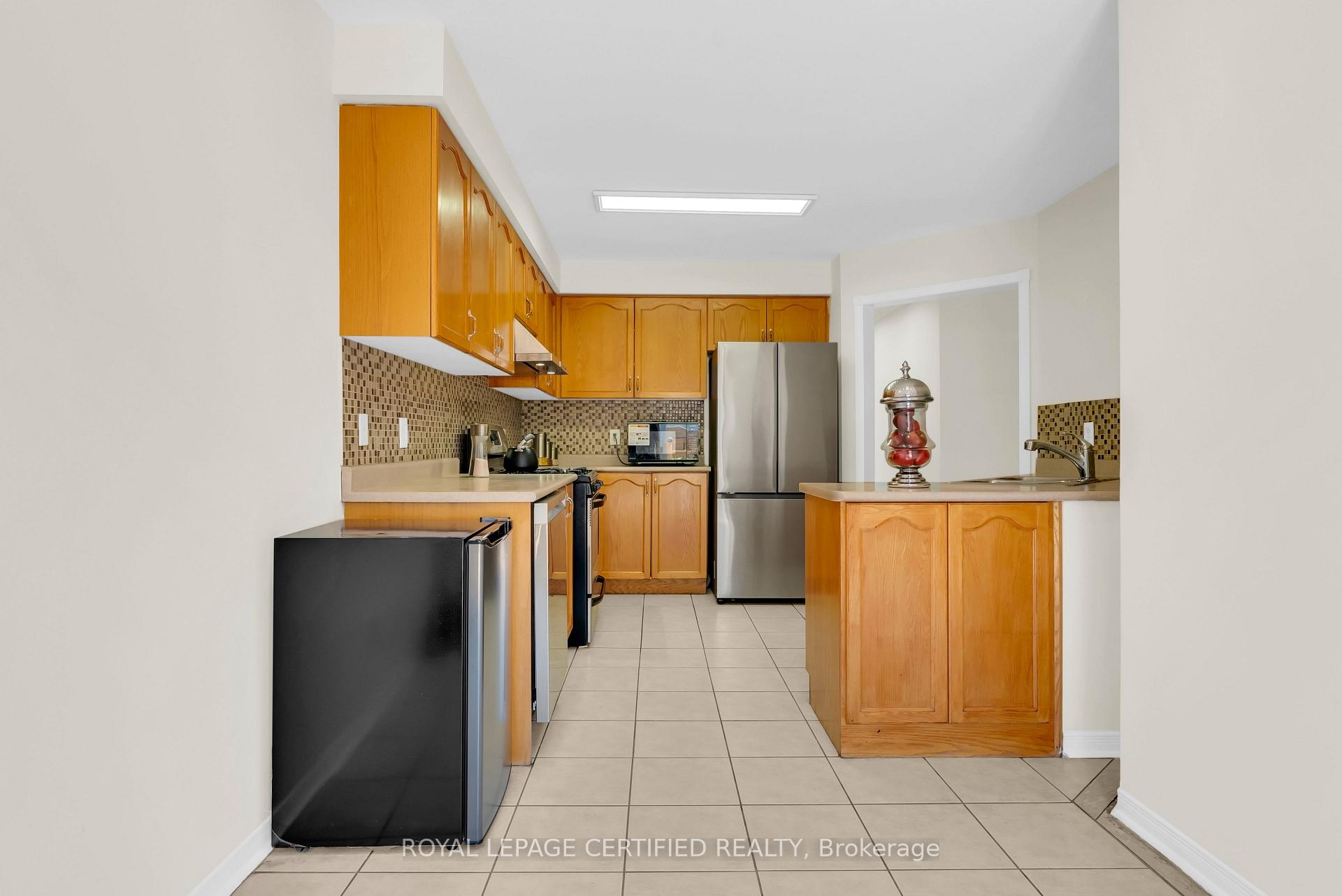 Photo 15 of 13 Heartleaf Crescent, Brampton, Fletcher's Meadow — HOMEH