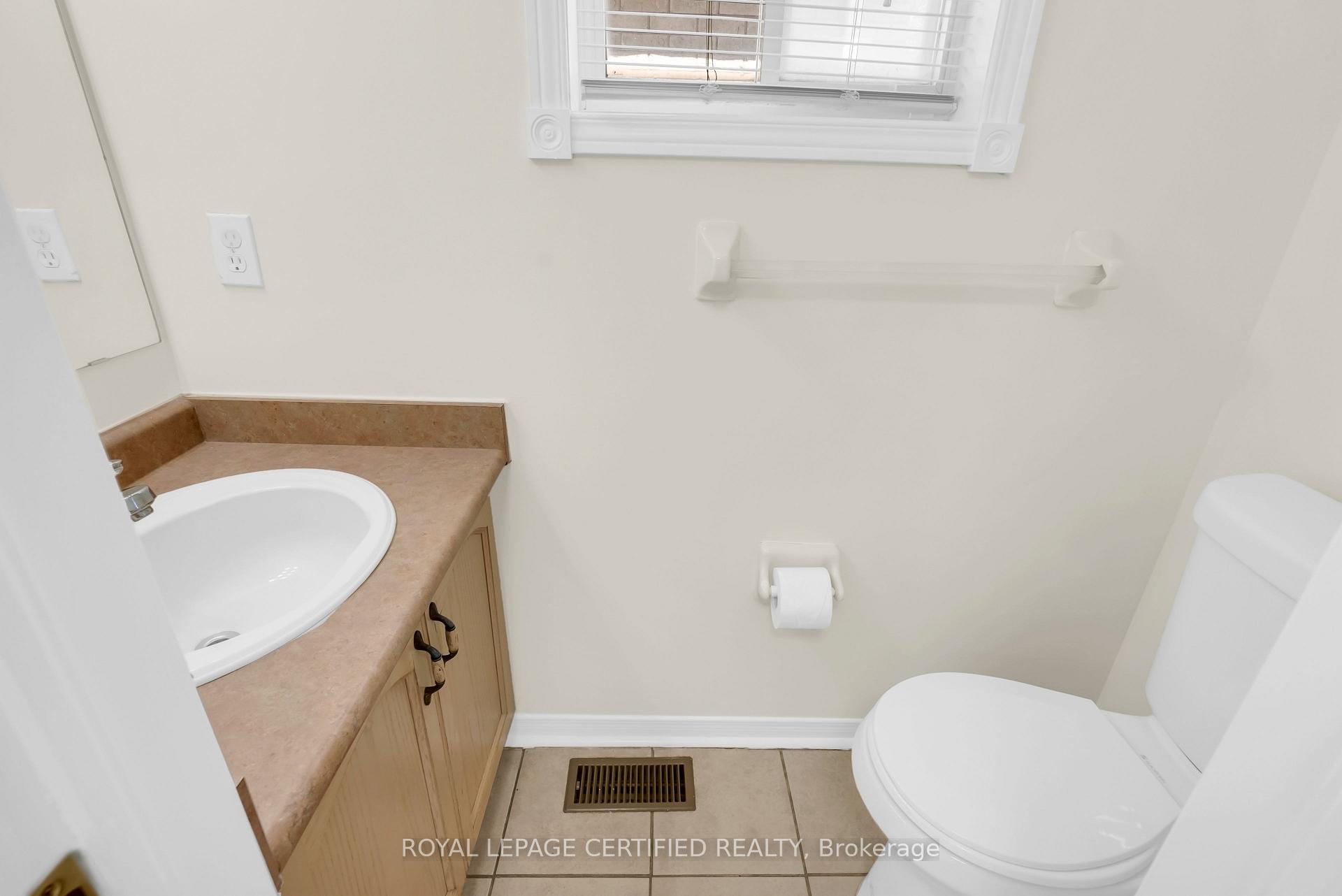Photo 19 of 13 Heartleaf Crescent, Brampton, Fletcher's Meadow — HOMEH