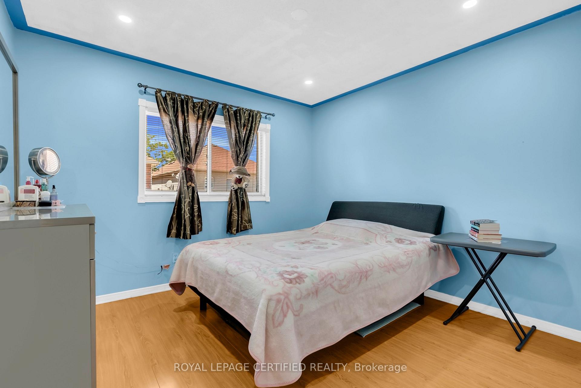 Photo 32 of 13 Heartleaf Crescent, Brampton, Fletcher's Meadow — HOMEH