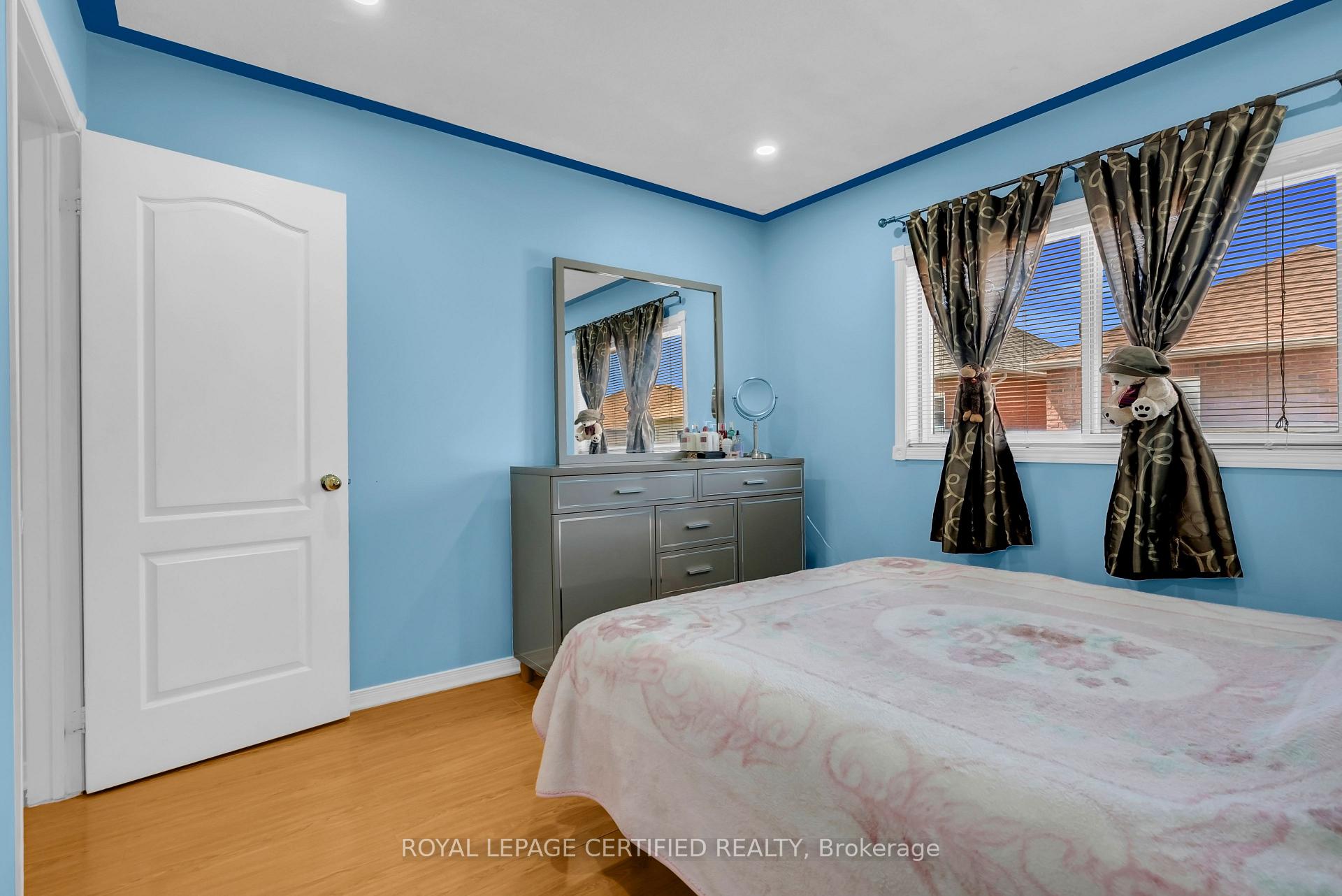 Photo 33 of 13 Heartleaf Crescent, Brampton, Fletcher's Meadow — HOMEH