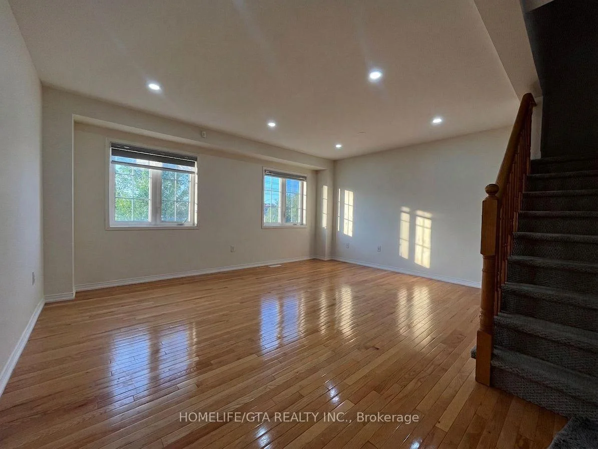 Photo 11 of 403 Rossland Road E, Ajax, Central East — HOMEH
