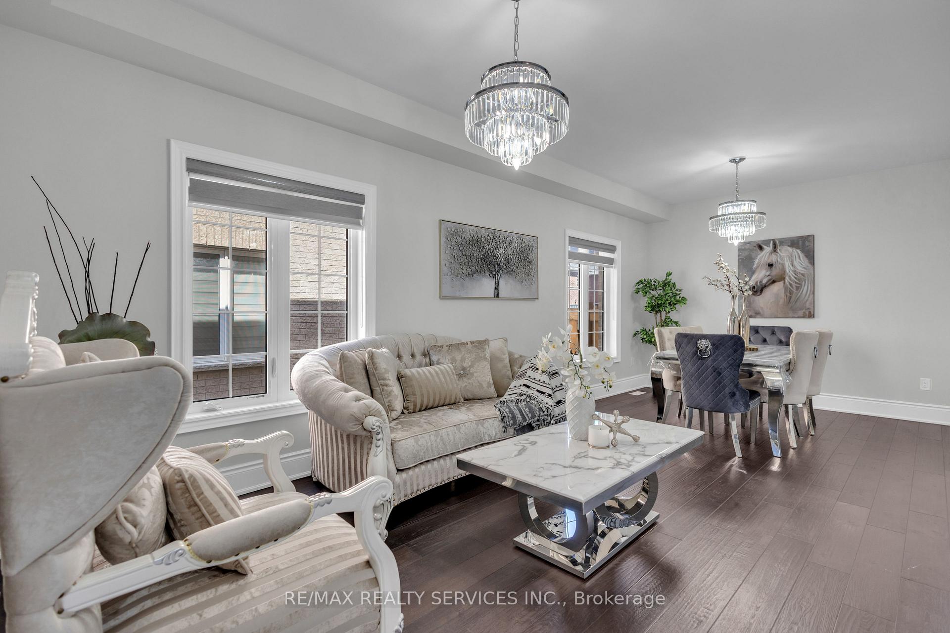 Photo 2 of 40 Rosewell Crescent, Halton Hills, Georgetown — HOMEH