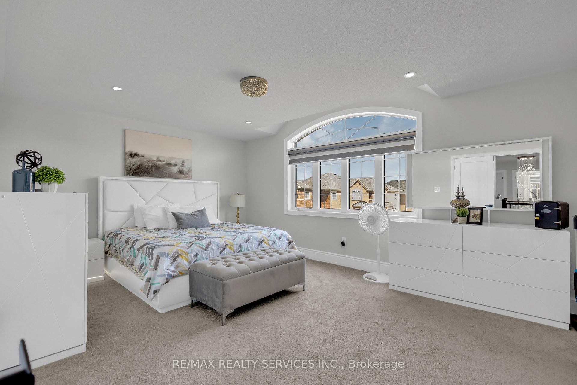 Photo 5 of 40 Rosewell Crescent, Halton Hills, Georgetown — HOMEH