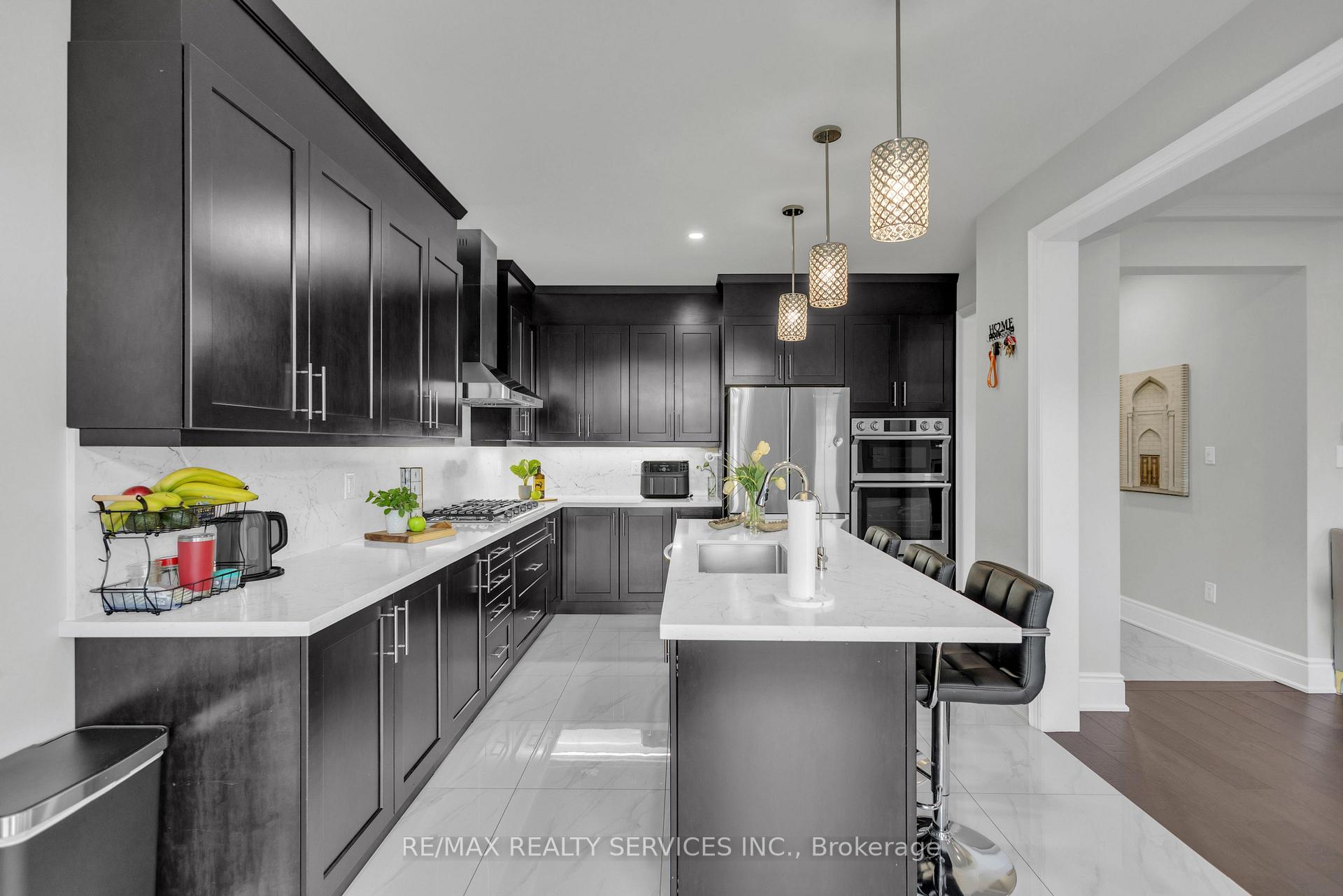 Photo 7 of 40 Rosewell Crescent, Halton Hills, Georgetown — HOMEH