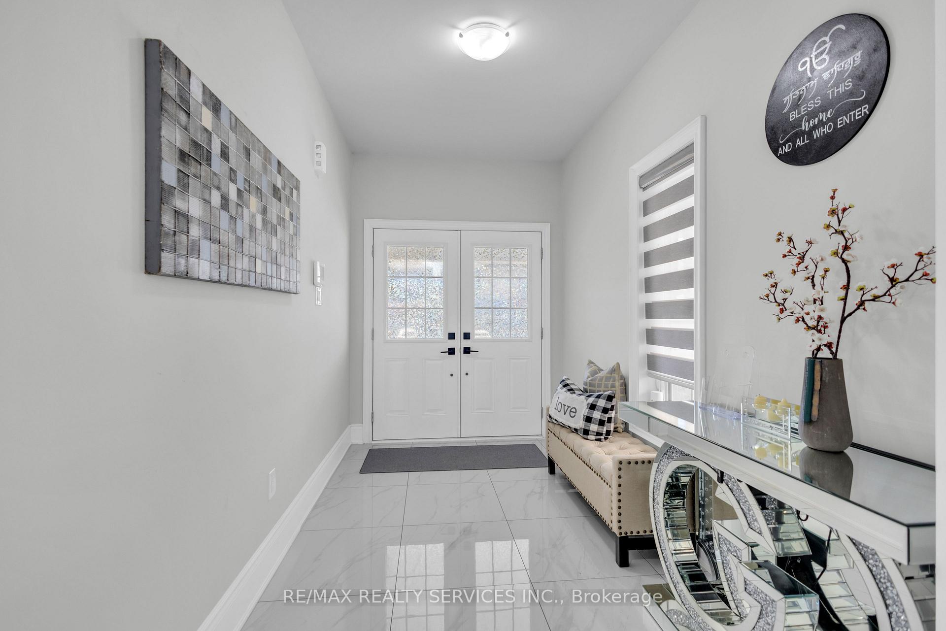 Photo 6 of 40 Rosewell Crescent, Halton Hills, Georgetown — HOMEH