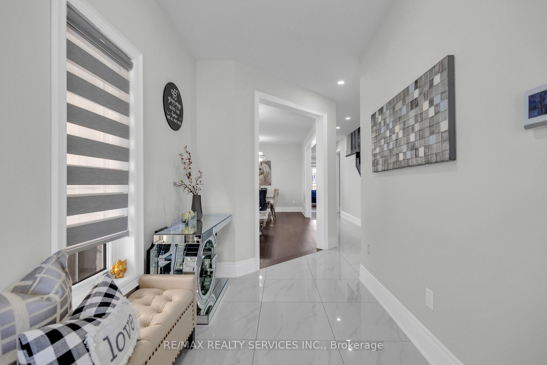 Photo 8 of 40 Rosewell Crescent, Halton Hills, Georgetown — HOMEH