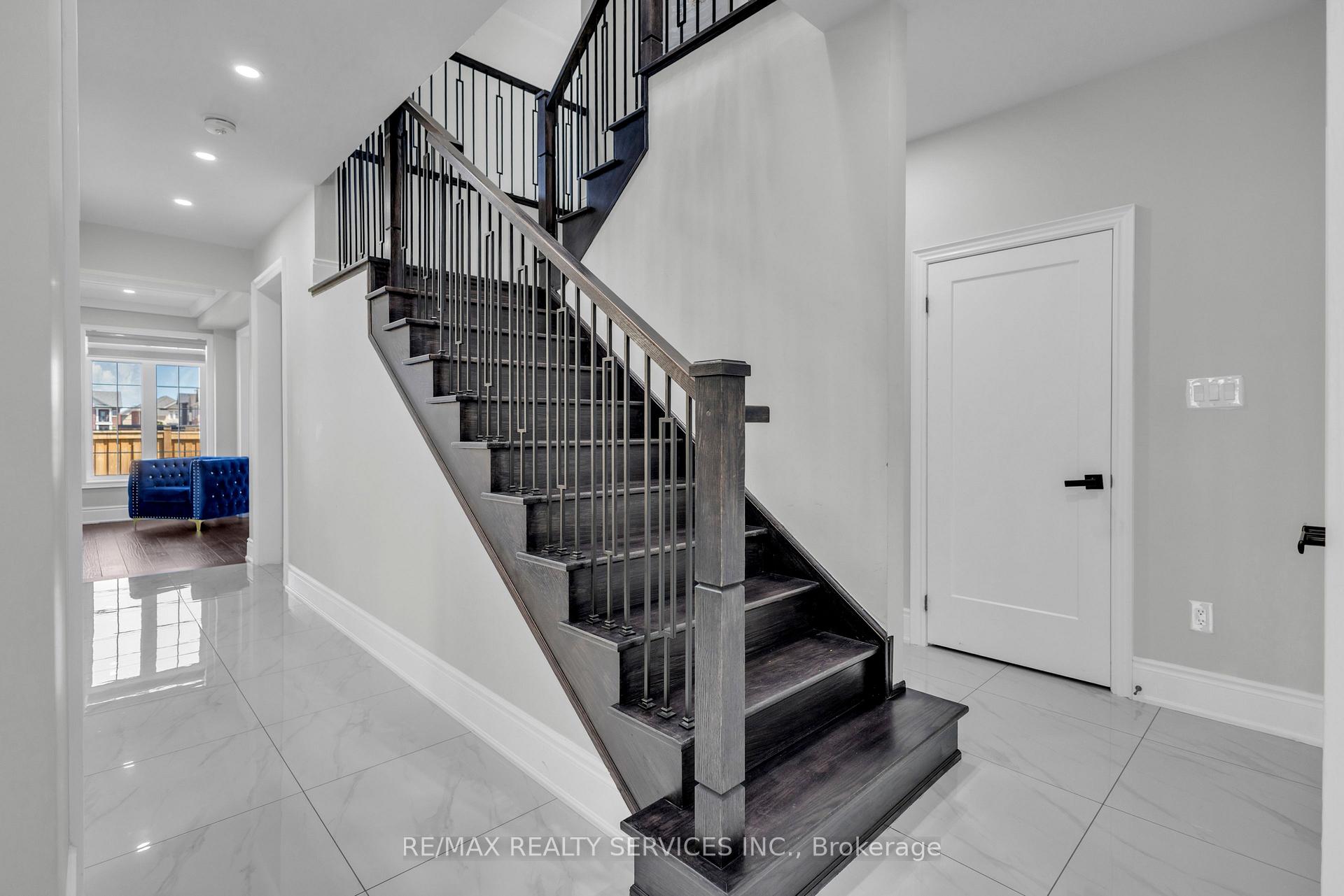 Photo 10 of 40 Rosewell Crescent, Halton Hills, Georgetown — HOMEH