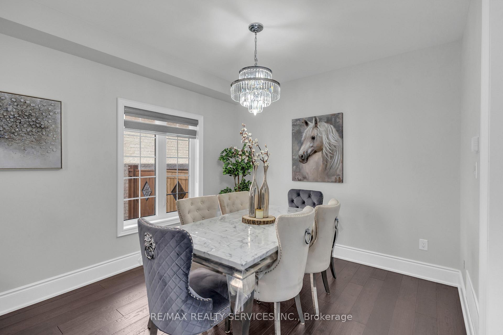 Photo 3 of 40 Rosewell Crescent, Halton Hills, Georgetown — HOMEH