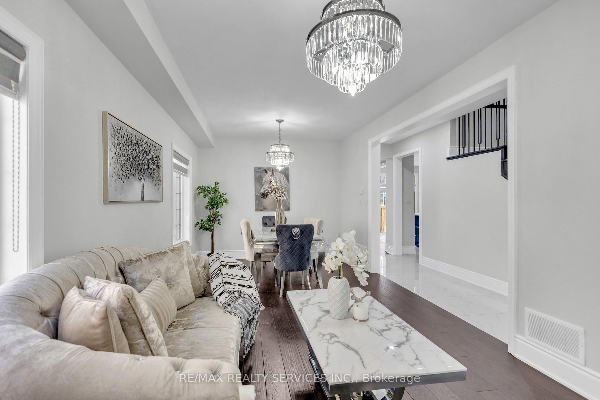 Photo 13 of 40 Rosewell Crescent, Halton Hills, Georgetown — HOMEH