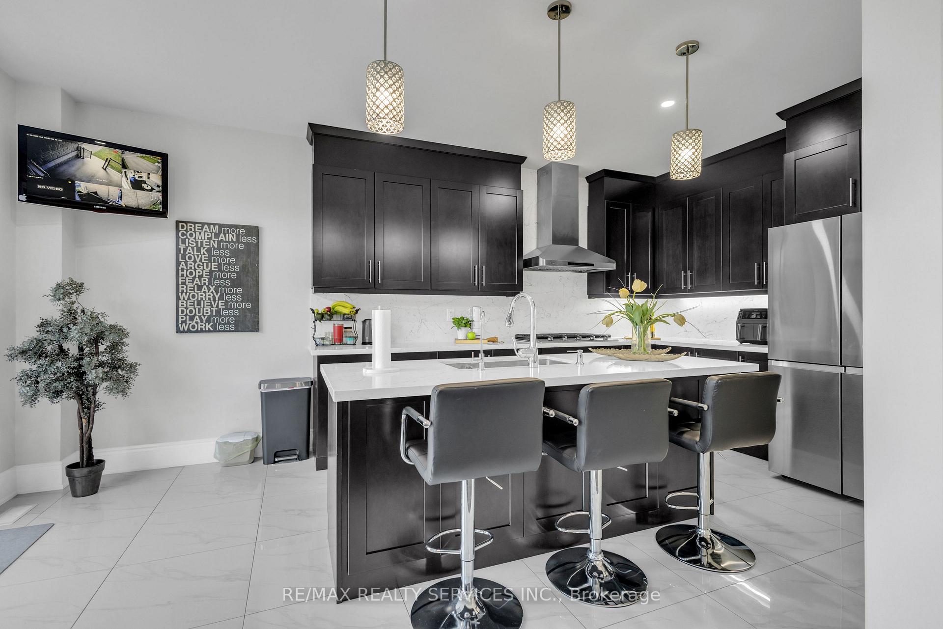 Photo 16 of 40 Rosewell Crescent, Halton Hills, Georgetown — HOMEH
