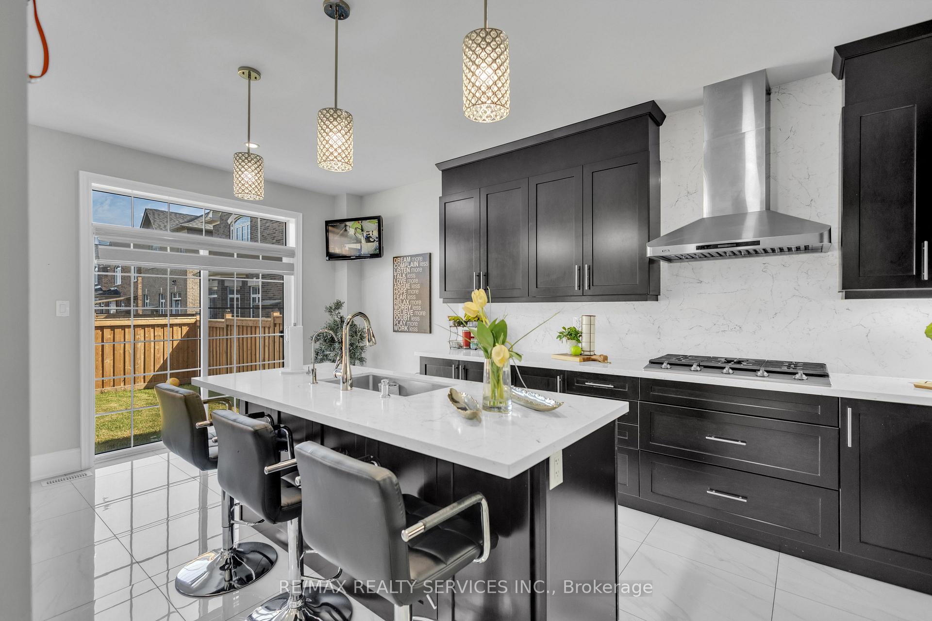Photo 17 of 40 Rosewell Crescent, Halton Hills, Georgetown — HOMEH