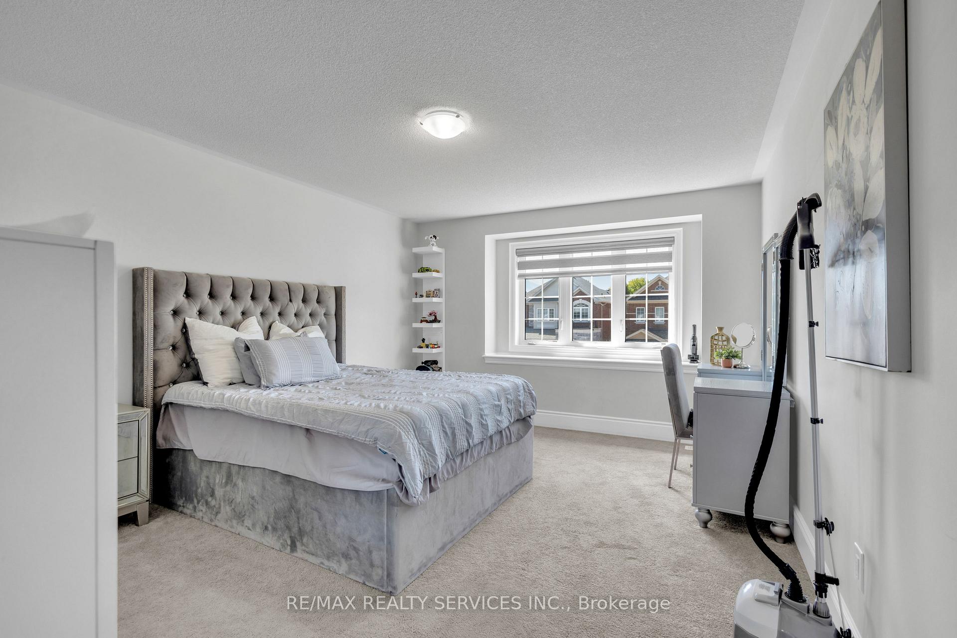 Photo 23 of 40 Rosewell Crescent, Halton Hills, Georgetown — HOMEH