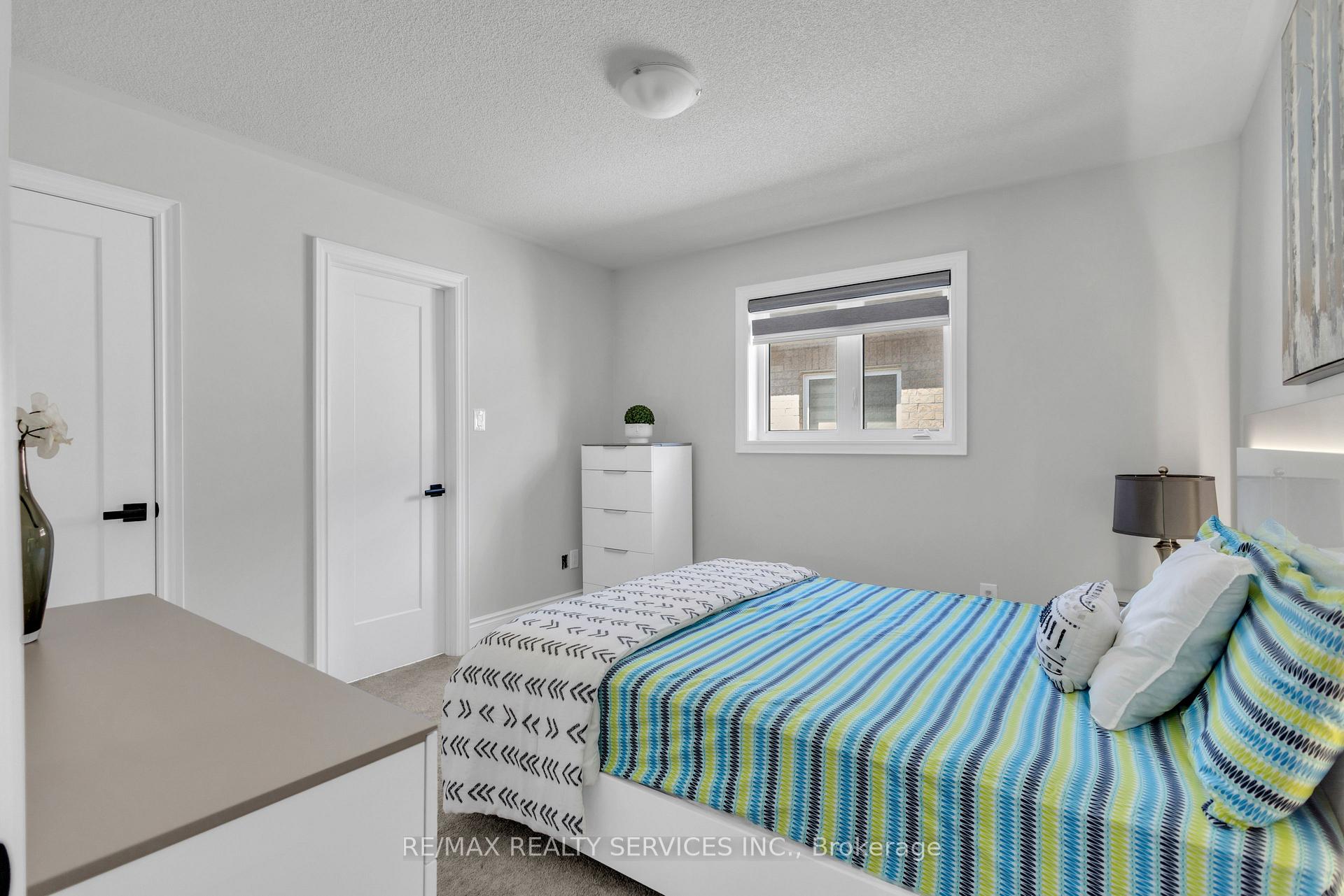 Photo 30 of 40 Rosewell Crescent, Halton Hills, Georgetown — HOMEH