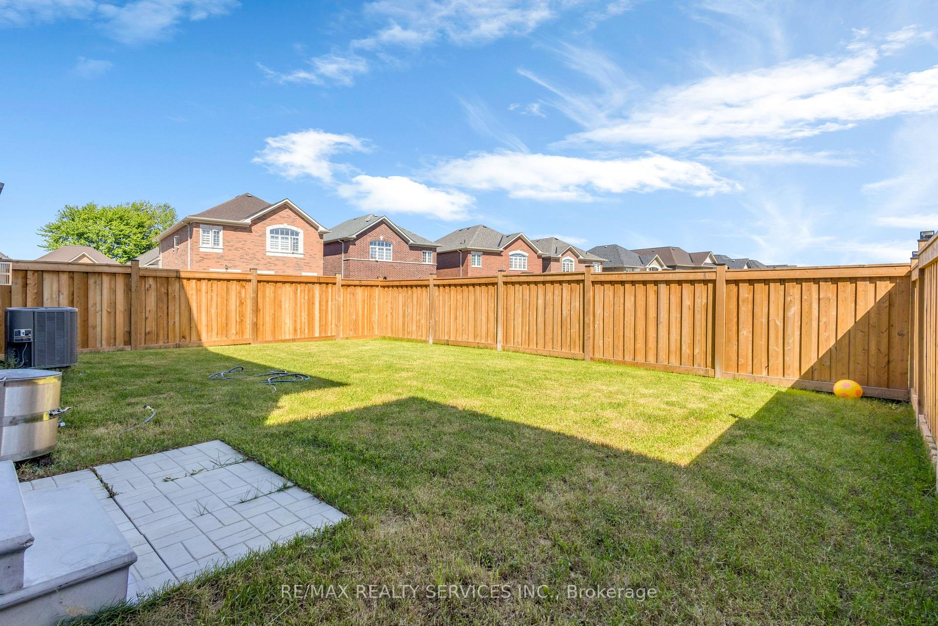 Photo 44 of 40 Rosewell Crescent, Halton Hills, Georgetown — HOMEH