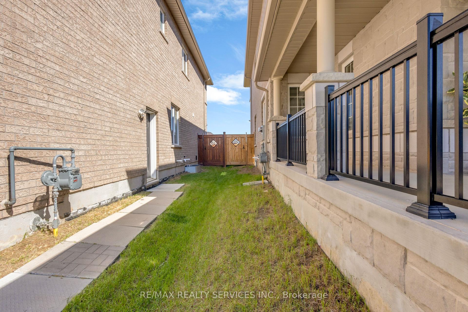 Photo 45 of 40 Rosewell Crescent, Halton Hills, Georgetown — HOMEH