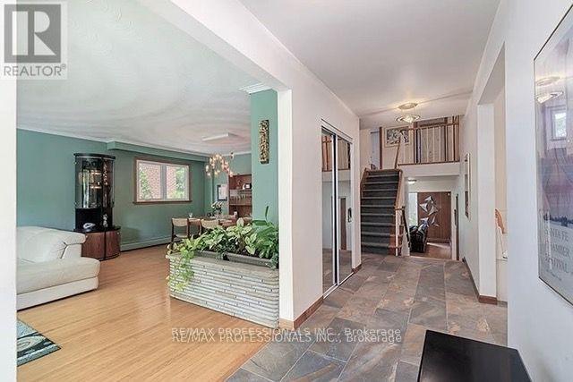 Photo 11 of 7 Cherry Post Crescent, Etobicoke, Markland Wood — HOMEH