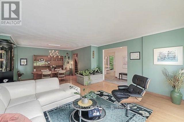 Photo 17 of 7 Cherry Post Crescent, Etobicoke, Markland Wood — HOMEH