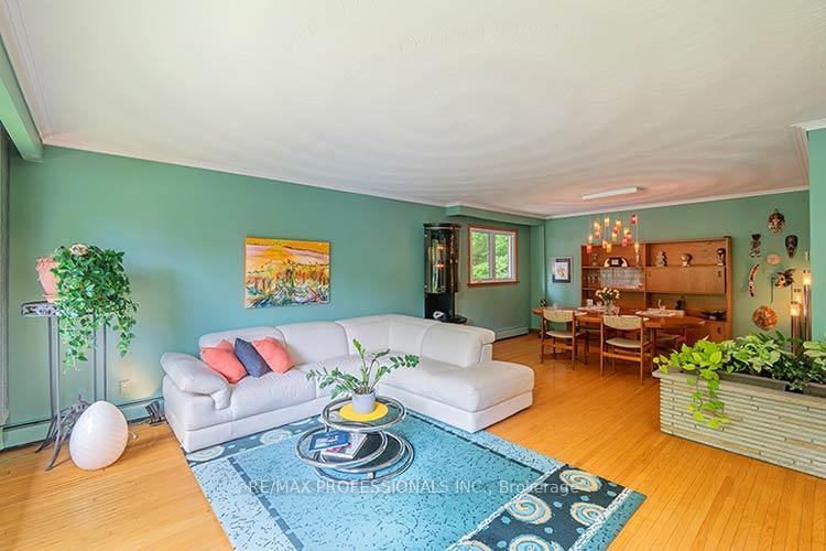 Photo 19 of 7 Cherry Post Crescent, Etobicoke, Markland Wood — HOMEH