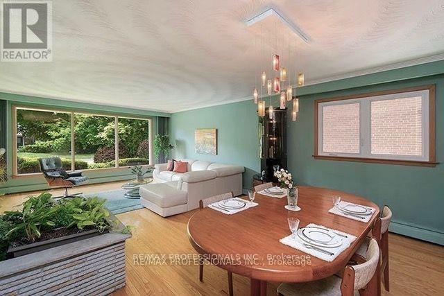 Photo 33 of 7 Cherry Post Crescent, Etobicoke, Markland Wood — HOMEH