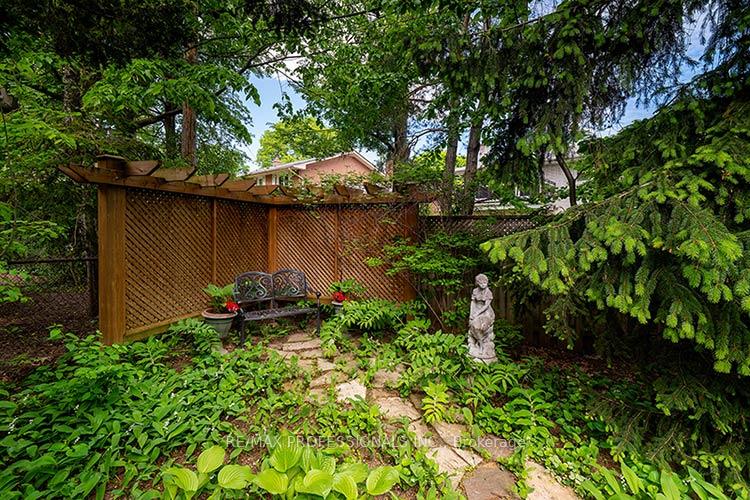 Photo 89 of 7 Cherry Post Crescent, Etobicoke, Markland Wood — HOMEH