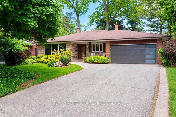Photo 2 of 7 Cherry Post Crescent, Etobicoke, Markland Wood — HOMEH