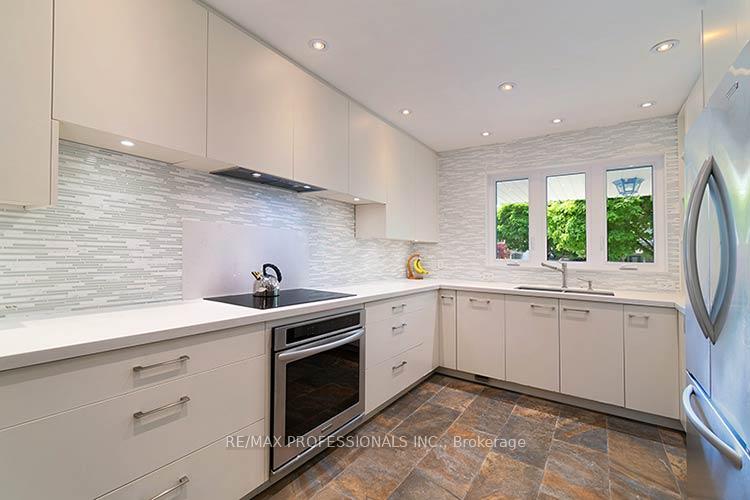 Photo 22 of 7 Cherry Post Crescent, Etobicoke, Markland Wood — HOMEH