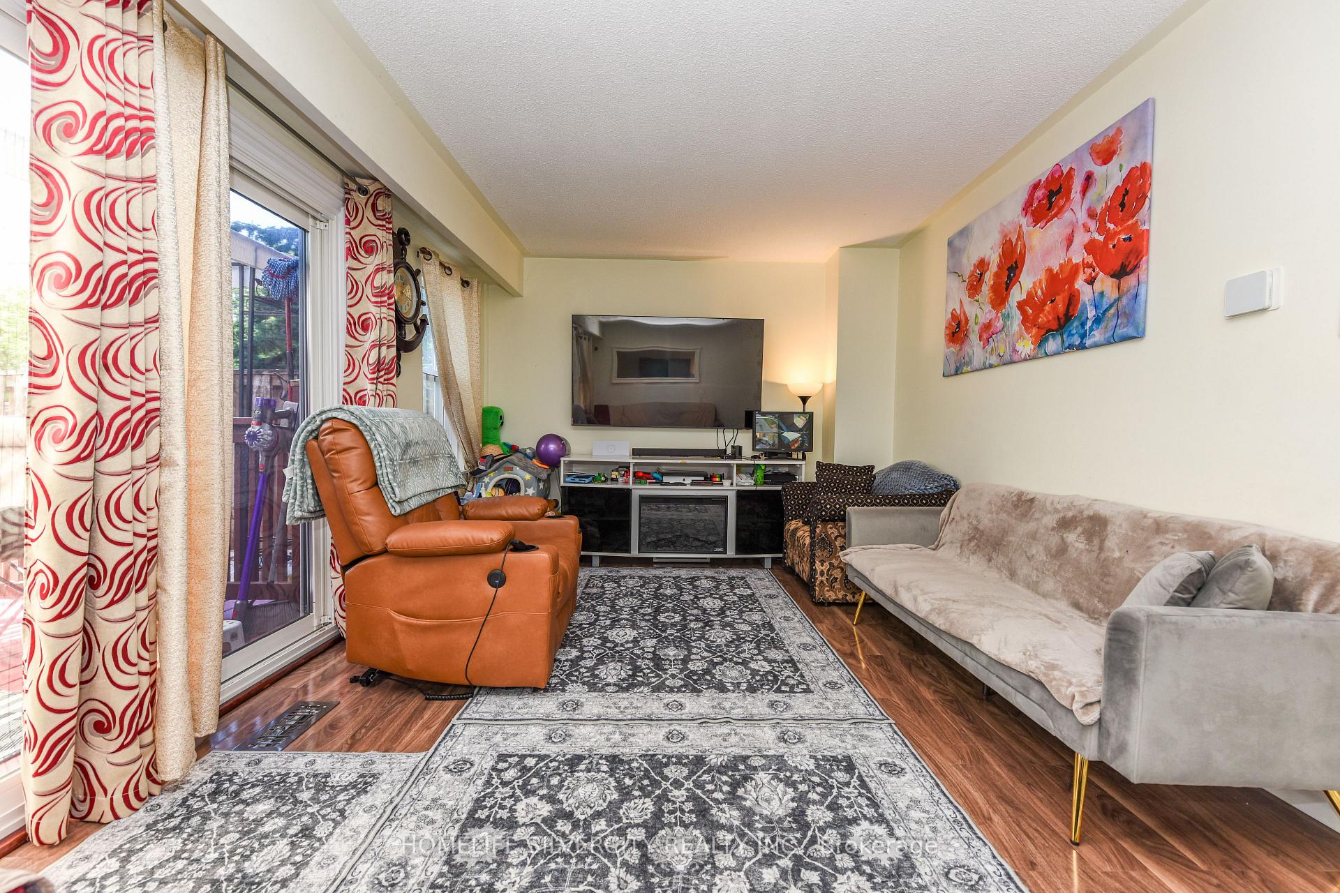 Photo 6 of Unit 29, 7255 Dooley Drive, Mississauga, Malton — HOMEH