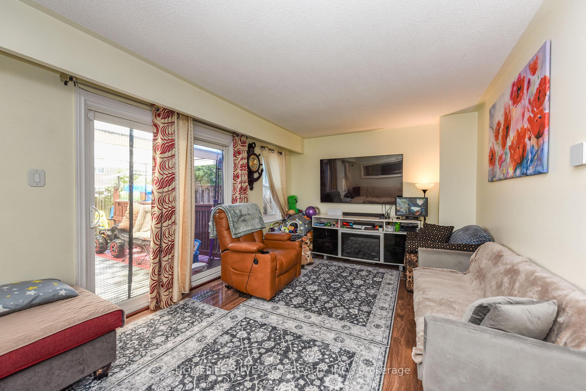 Photo 7 of Unit 29, 7255 Dooley Drive, Mississauga, Malton — HOMEH