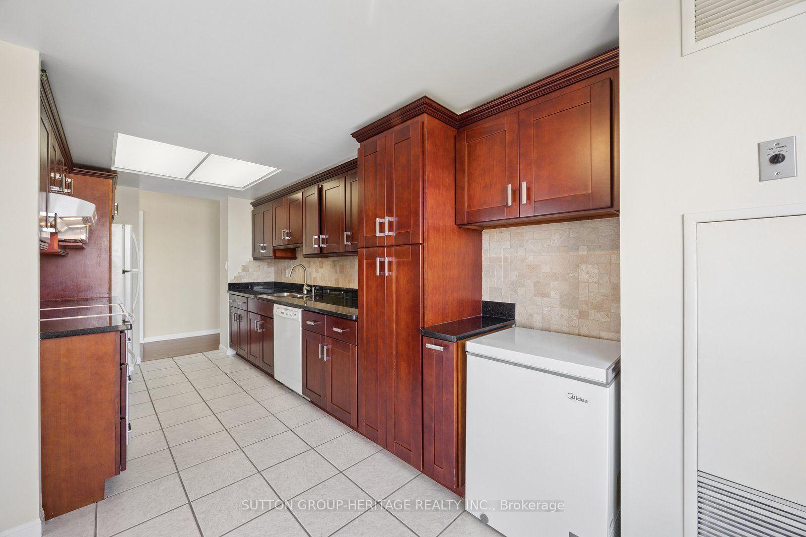 Photo 19 of Unit 1207, 712 Rossland Road E, Whitby, Pringle Creek — HOMEH