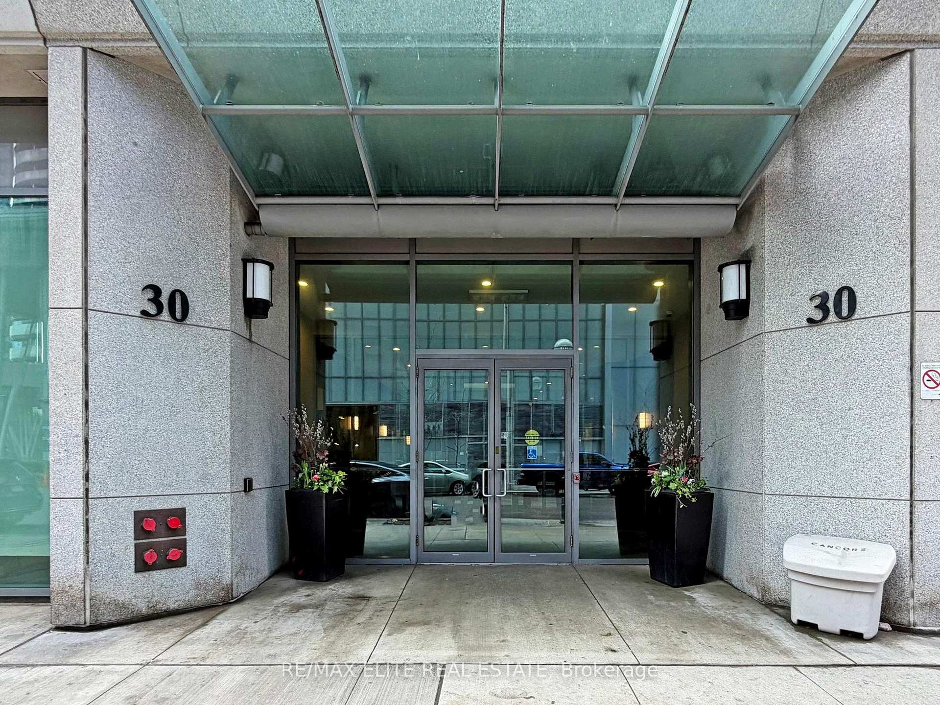 Photo 2 of Unit 1806, 30 Grand Trunk Crescent, Toronto, Waterfront Communities — HOMEH