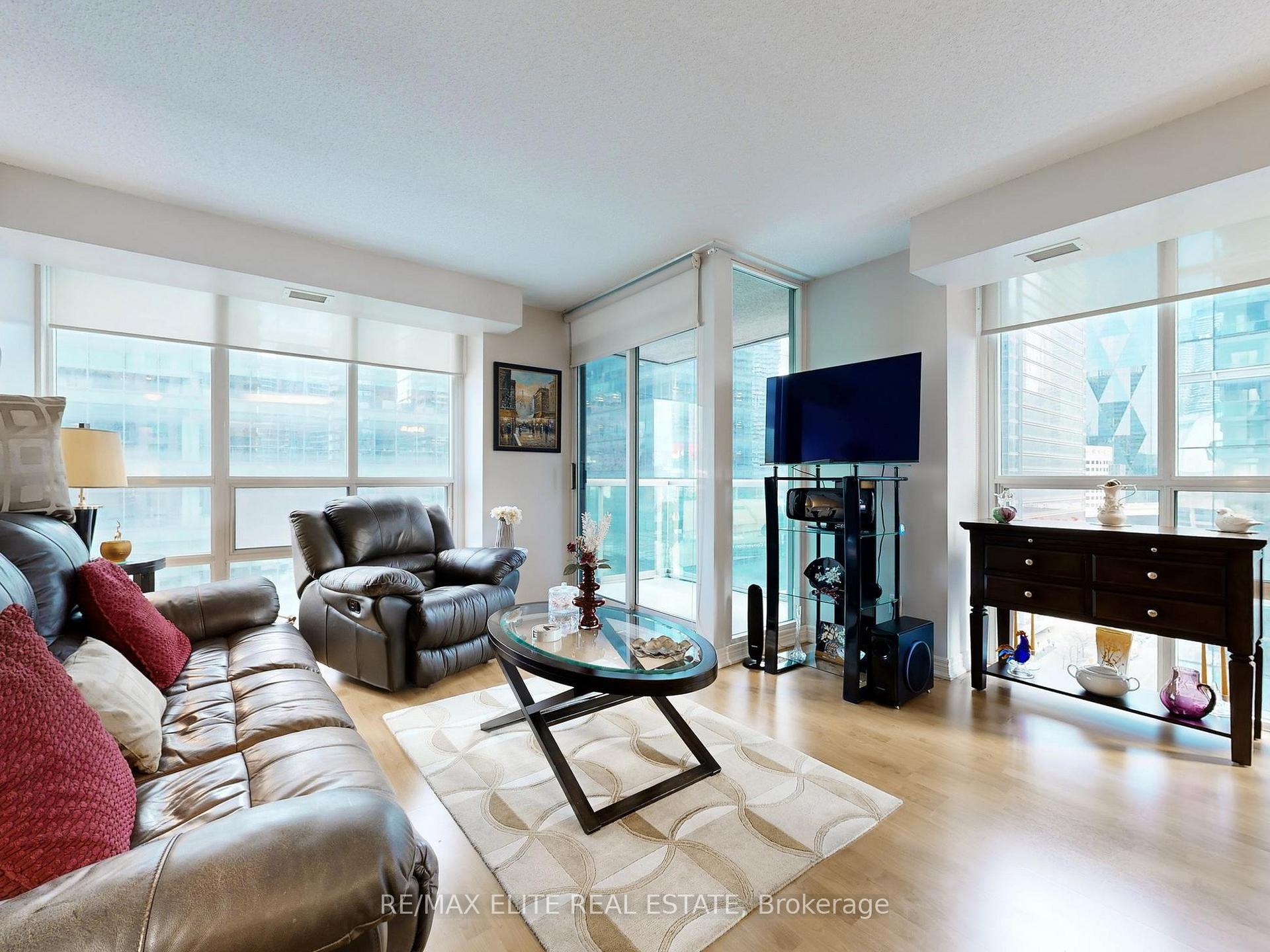 Photo 19 of Unit 1806, 30 Grand Trunk Crescent, Toronto, Waterfront Communities — HOMEH