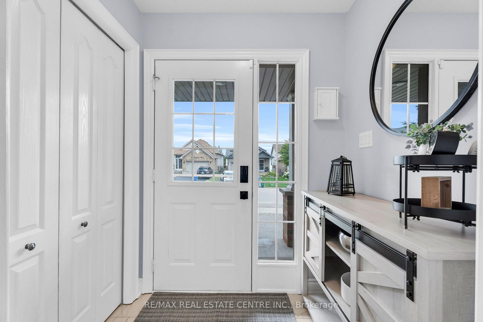 Photo 4 of 20 Henderson Street, Orangeville — HOMEH