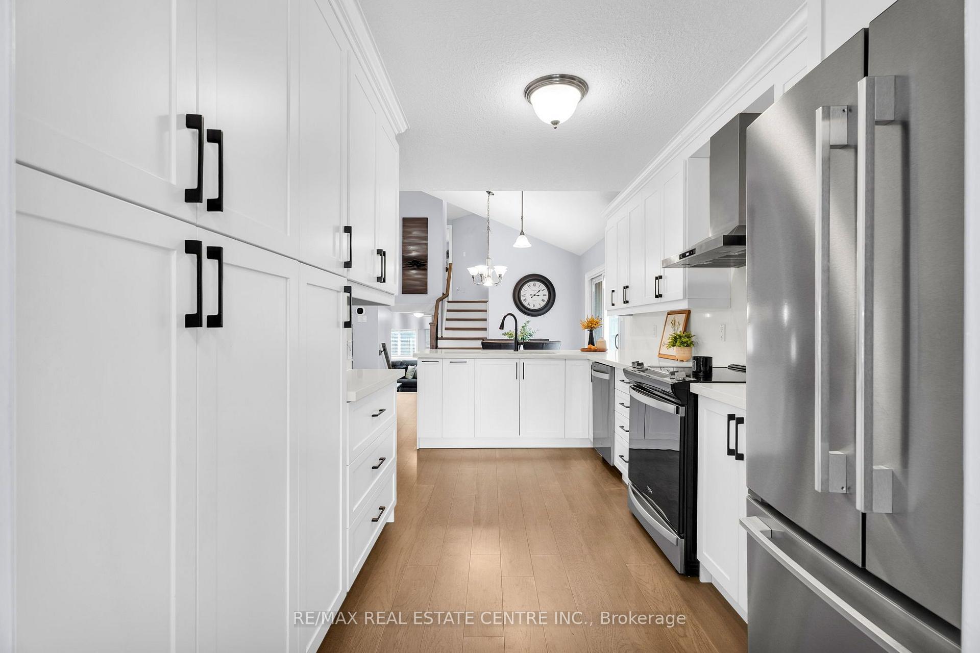 Photo 5 of 20 Henderson Street, Orangeville — HOMEH