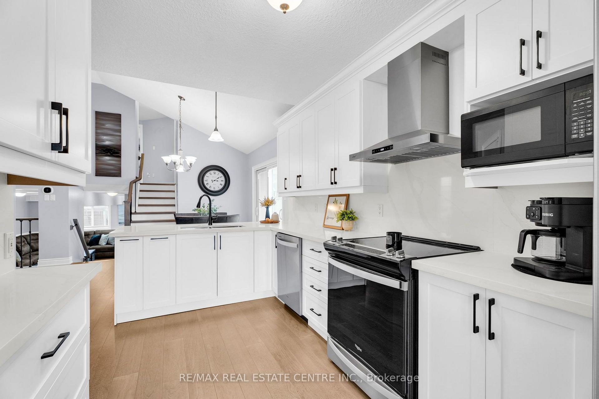 Photo 6 of 20 Henderson Street, Orangeville — HOMEH